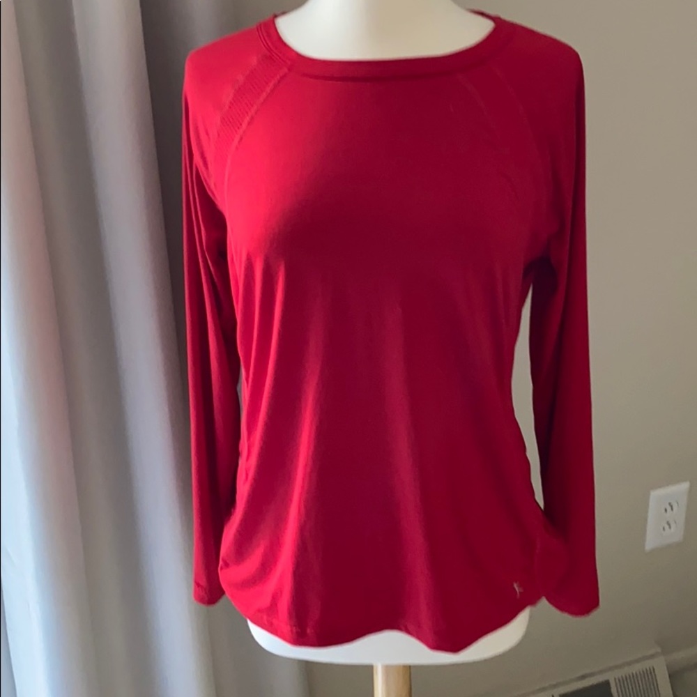 Red danskin top.
